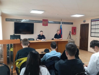 В Советском районе полицейские познакомили школьников со своей профессией  